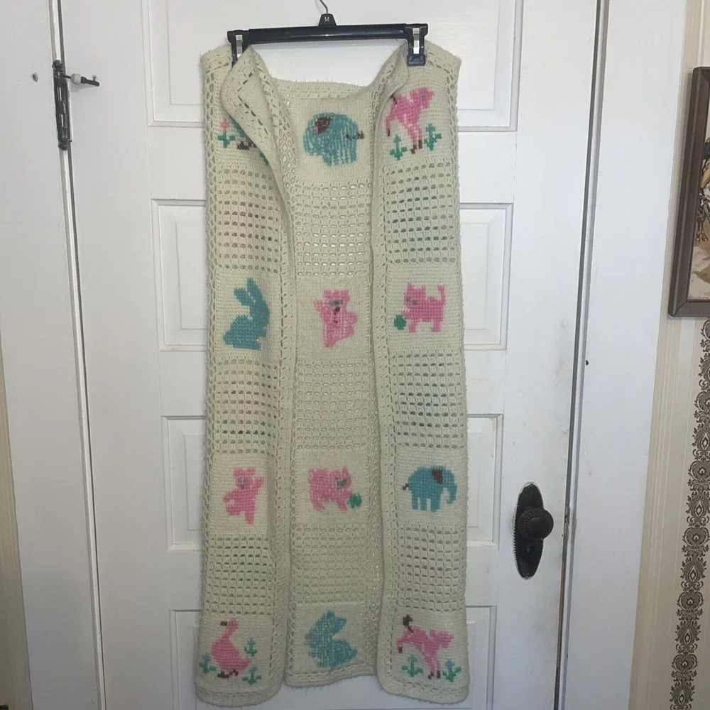 Vintage Hand‎ Crocheted Baby Infant Blanket Animals Neutral Yarn